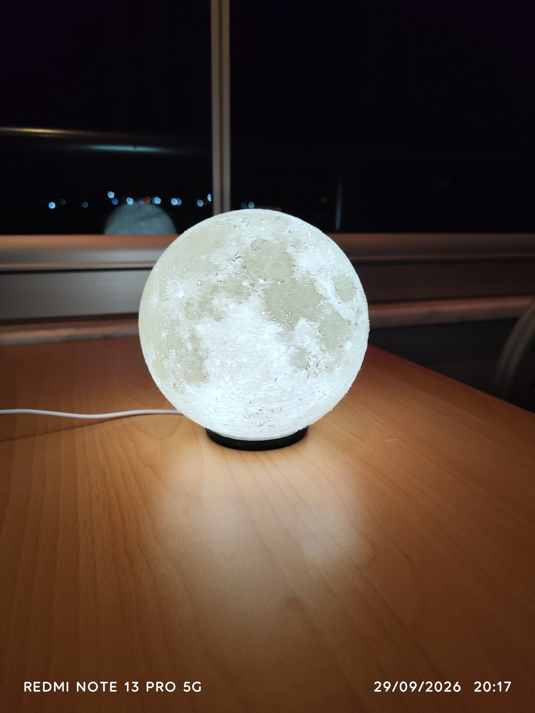 Ay figürü gece lambası görsel 2