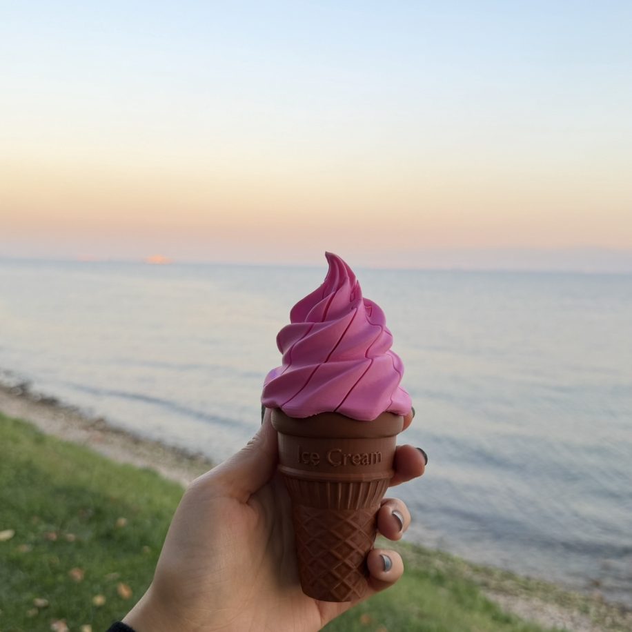 3D Baskı Pembe Dondurma Figürü